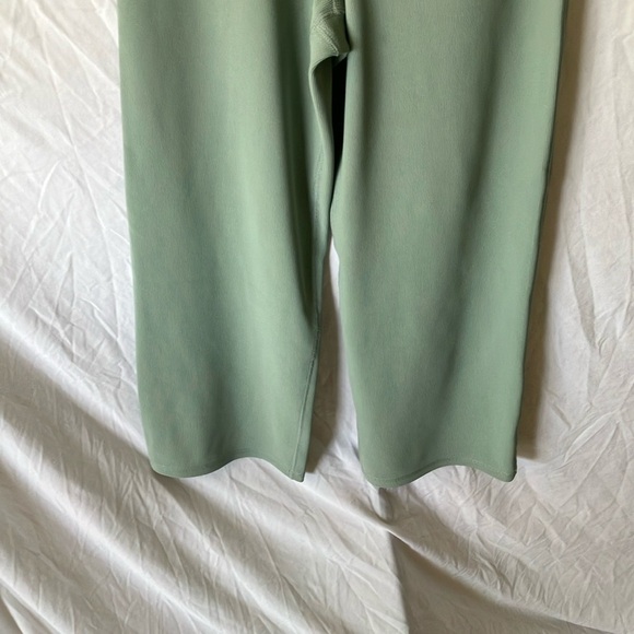 Move Technology: Tulip Waistband Wide Leg Crop Yoga Pants- XS - Picture 14 of 16